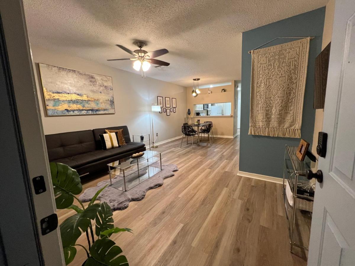 Upscale Long Stay -King Bed - Pool - Wifi - Tampa Palms - Moffitt - Gated - Pets Ok - In New Tampa By Hunters Green - Live Oak - Cory Lake Isles Area -1 Exterior photo