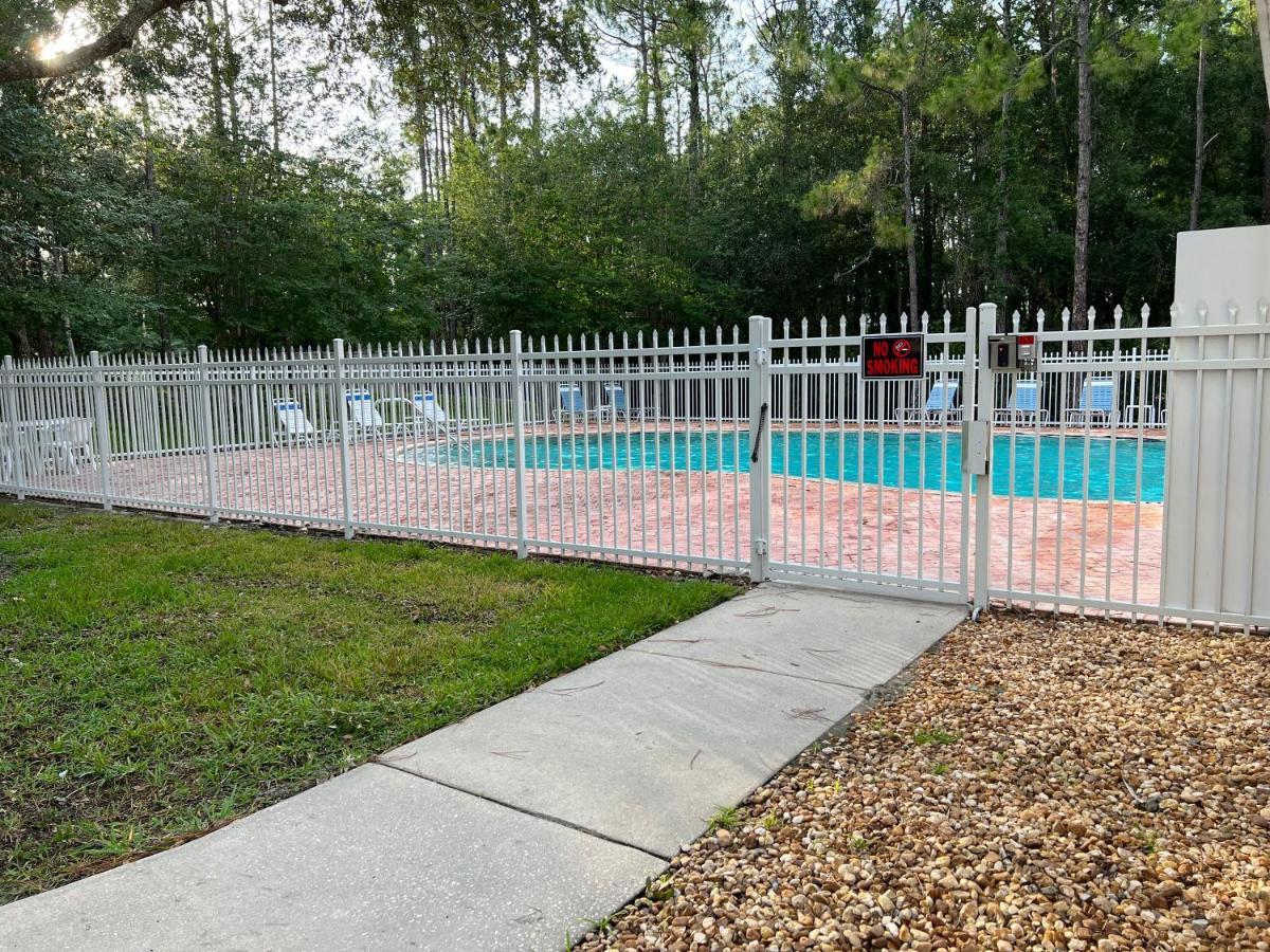 Upscale Long Stay -King Bed - Pool - Wifi - Tampa Palms - Moffitt - Gated - Pets Ok - In New Tampa By Hunters Green - Live Oak - Cory Lake Isles Area -1 Exterior photo